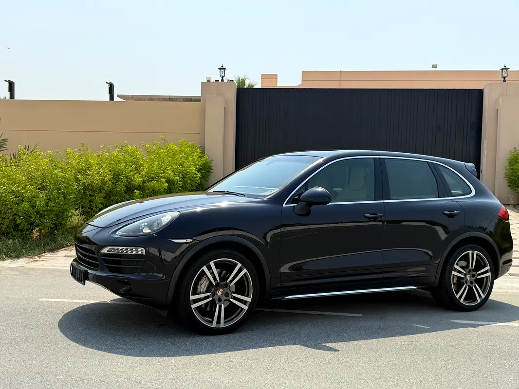 Porsche Cayenne 2012 — photo 1 of 19