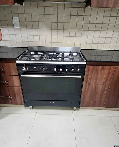New Smeg Top 5 Burner Gas Down Oven Electric Cooker Range Size 90cm