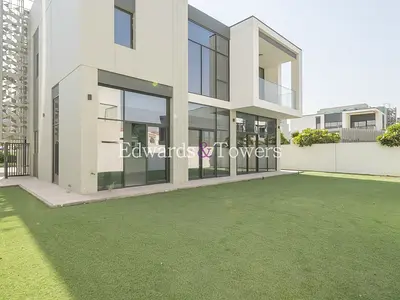 Vacant | Corner Villa | Opposite pool