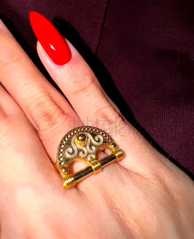 18 KT GOLD RING - TRADITIONAL