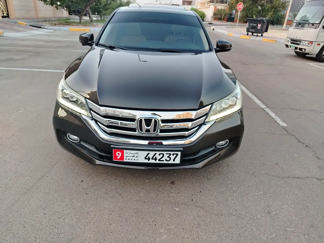 Honda Accord 2016 — photo 1 of 12