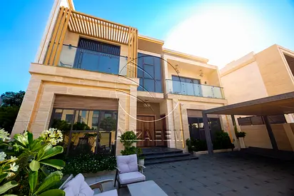 √Luxury Villa | Lift | Pool + Kitchen Appliances√
