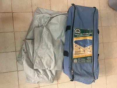 Portable pop-up bed and air matress queen size with carry bag - used