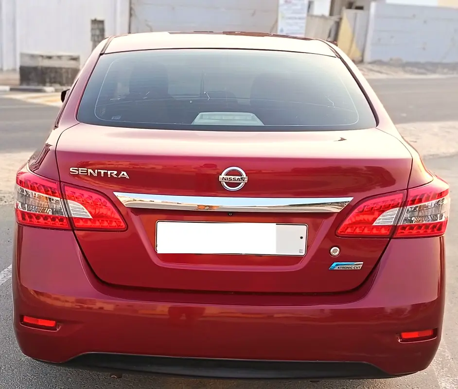 Nissan Sentra 2014 — photo 1 of 4