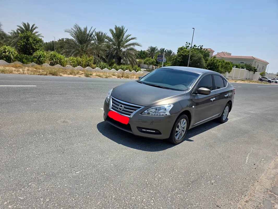 Nissan Sentra 2018 — photo 1 of 7