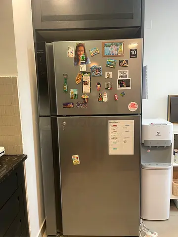 Refrigerador - Grey two door - 1 year old