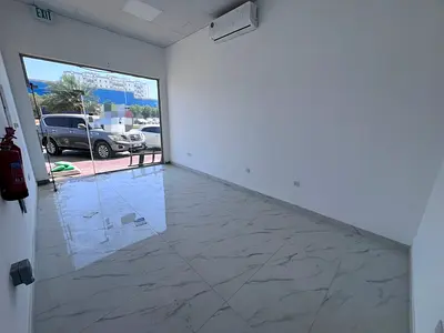 محل تجاري للإيجار السنوي في الجرف 2 عجمان – 35 ألف درهم