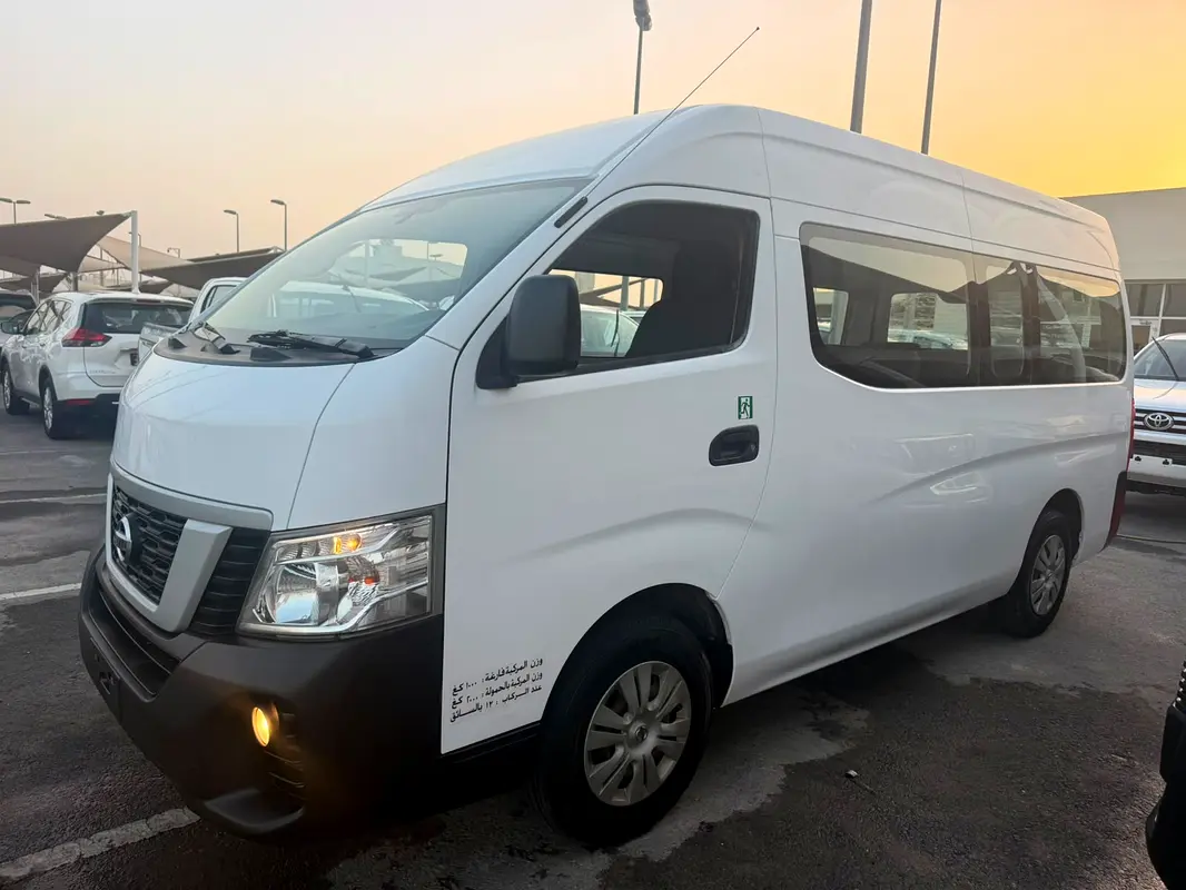 Nissan Urvan 2018 — photo 1 of 13