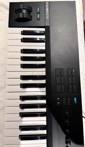 Native Instruments Komplete Kontrol A61 MIDI Keyboard