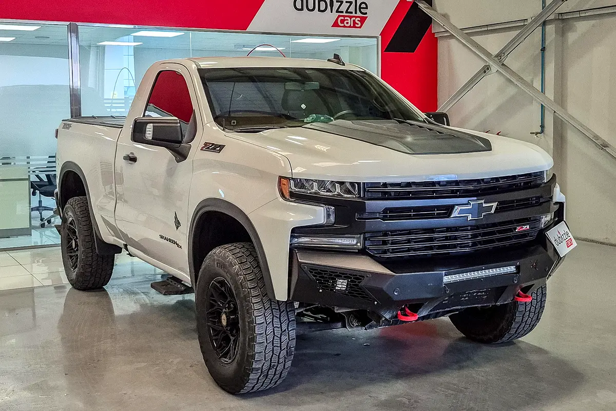 Chevrolet Silverado 1500 2021 — photo 1 of 14