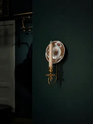 Vintage Brass Wall Sconce with Decorative Plate - Made in UK