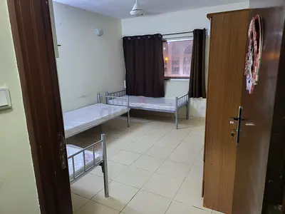 Bachelor share with 2 more executives Metro close rent include Dewa fast intrnet clean tidy friendly