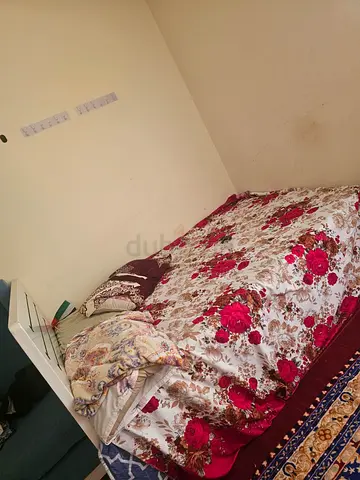 bed with mattres