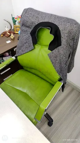 Green High-Back Executive Office Chair – Swivel Adjustable