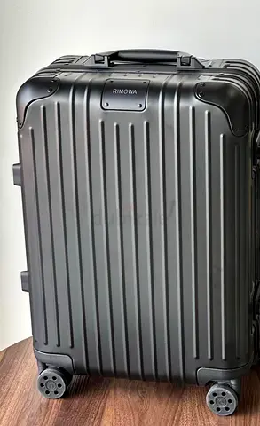 Travel suitcase
