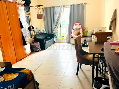 Family or couples room rent ( dewa and cleaning included)- Al arti plazza - Karama