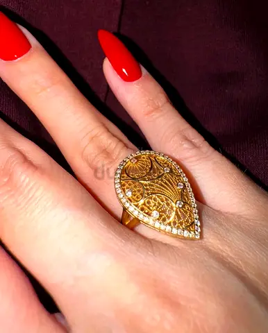 18 KT GOLD RING - TRADITIONAL
