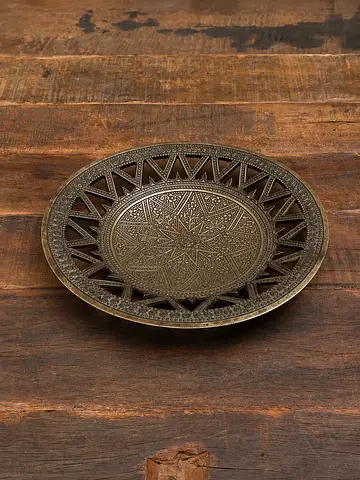 Decorative metal fruit/dessert stand — vintage-style pedestal plate 20 cm