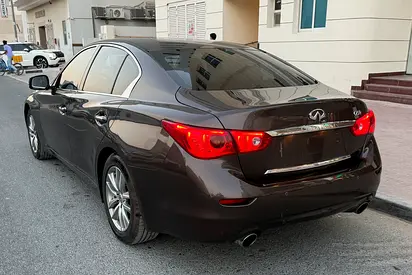 2016 4 cylinderTurbo Infiniti Q50. Edition GCC Specs Android WiFi.Rev cam. Keyless push start Touch