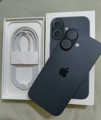 iPhone 17 256 GB Recently Purchased With box and cable - Good condition