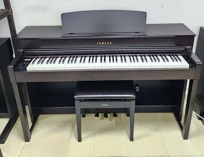 The Yamaha CLP-545 R (Dark Rosewood finish) is an advanced digital piano featuring the flagship