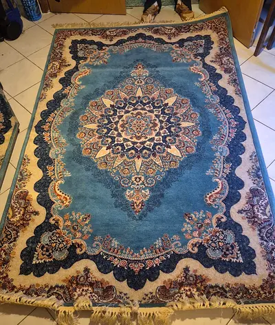 Blue Persian-style area rug with central medallion, 4x6 ft (approx.)