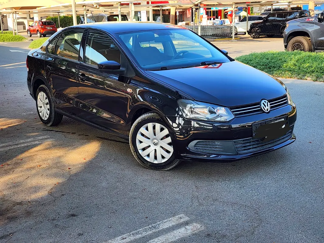 Volkswagen Polo 2016 — photo 1 of 12