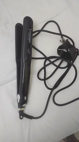 High-quality hair straightener. Suitable for both personal and professional use.