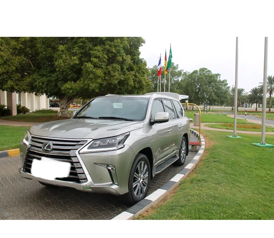 Lexus LX-Series 2016 — photo 1 of 2