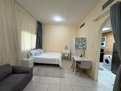 🏡 متاح للإيجار الشهري | استوديو مفروش في الجرف – عجمان ✨  📍 موقع مميز مقابل جامعة عجمان وقريب من جميع الخدمات.