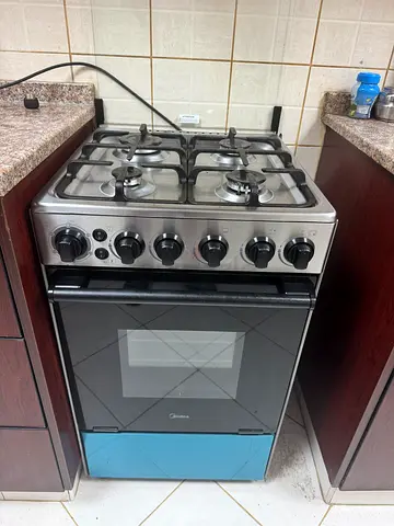 MIDEA 4 BURNER COOKING RANGE IN EXCELLENT CONDITION