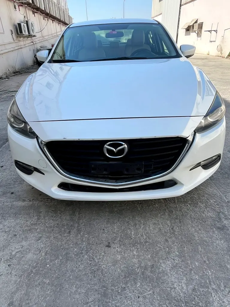 Mazda 3 2018 — photo 1 of 9