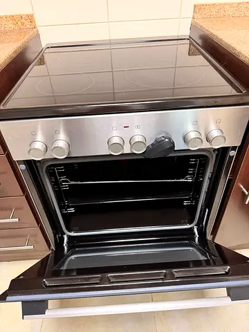 Used freestanding electric oven with ceramic hob - good working condition