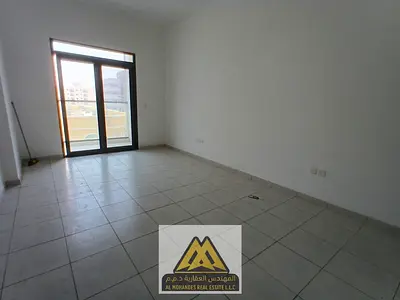 Prime location | Master bedrooms | Balcony | Free maintenance by the owner | Vibrant location close to all services