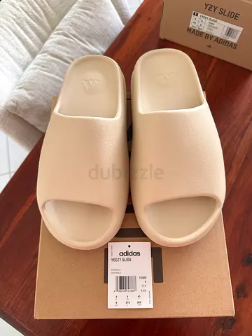 Yeezy Slides Bone 9 US (FZ5897) × 2 (Deadstock + Original Box)