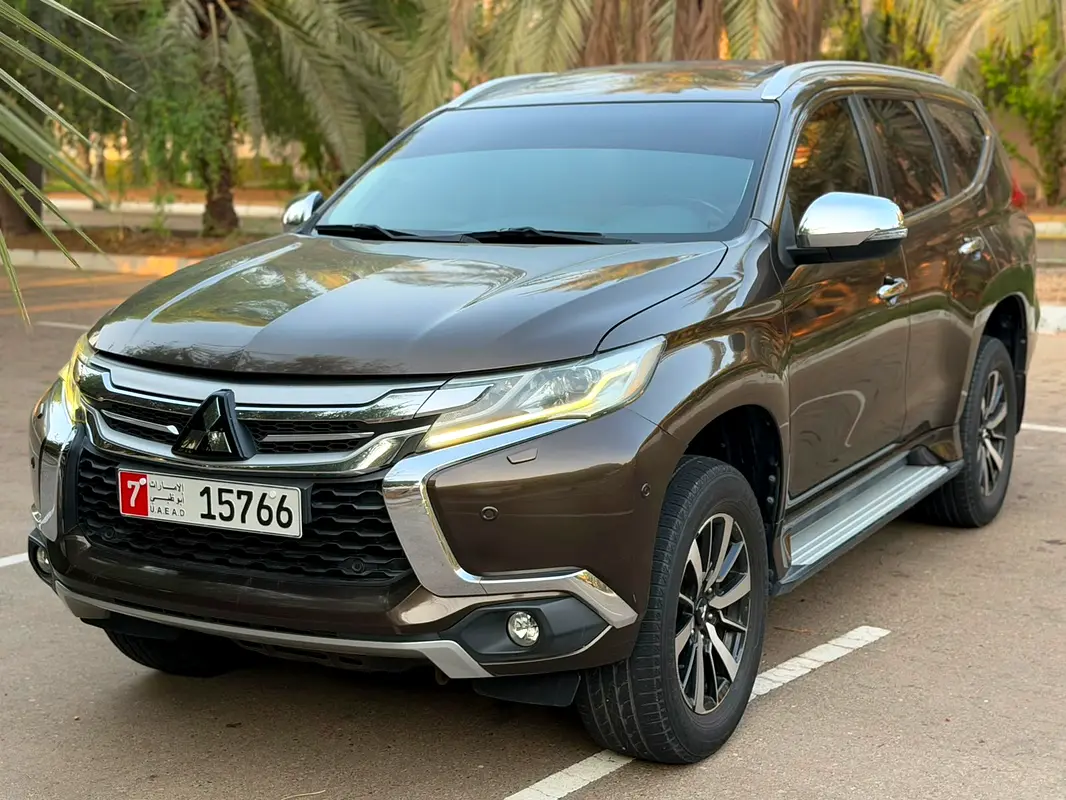 Mitsubishi Montero 2017 — photo 1 of 17