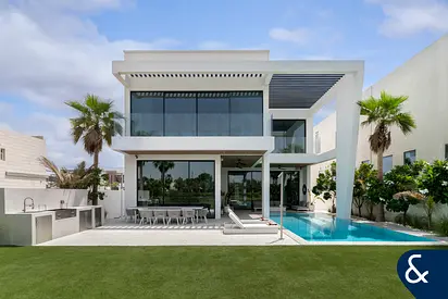 Upgraded | Lakefront Villa | 5 Bedrooms