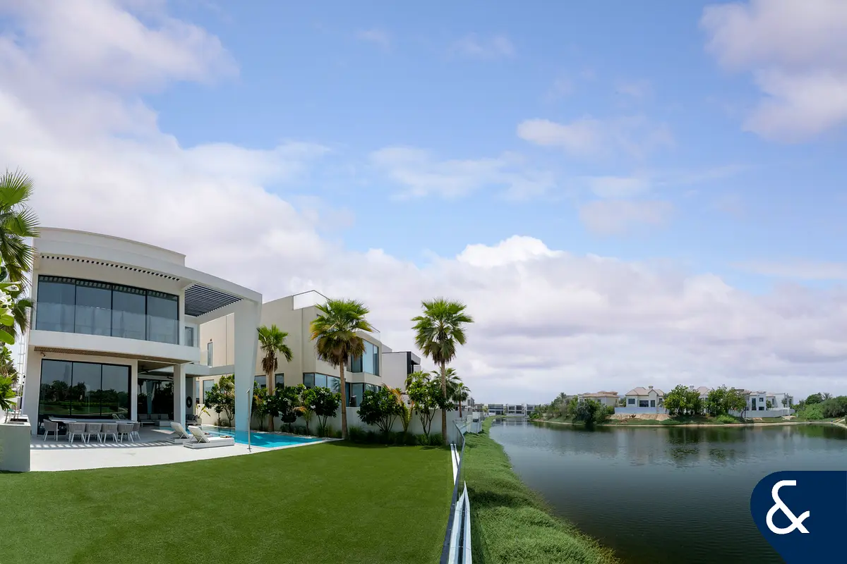 Upgraded | Lakefront Villa | 5 Bedrooms
