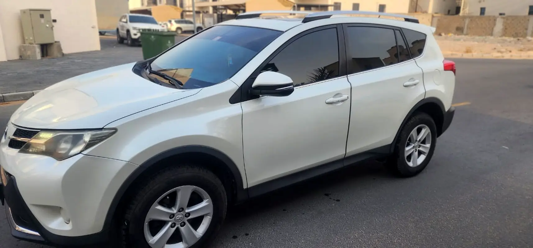 Toyota Rav 4 2013 — photo 1 of 9