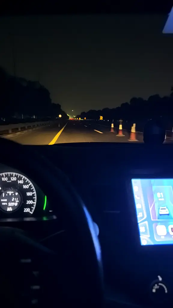 Hyundai Elantra 2012 — photo 1 of 6