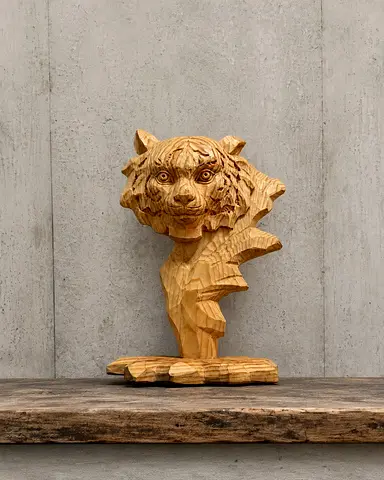Hand-Carved Wooden Tiger Head Sculpture — Small Decorative Collectible Height: 25 CM