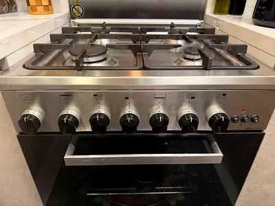 Stainless Steel 4-Burner Gas Cooker with Oven - Good Working Condition