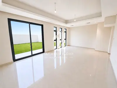 R2MB | Single Row | Road Facing | Spacious Layout