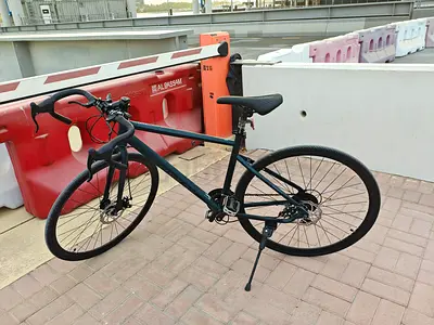 Sleek Black Road Bike with Disc Brakes - Perfect Condition