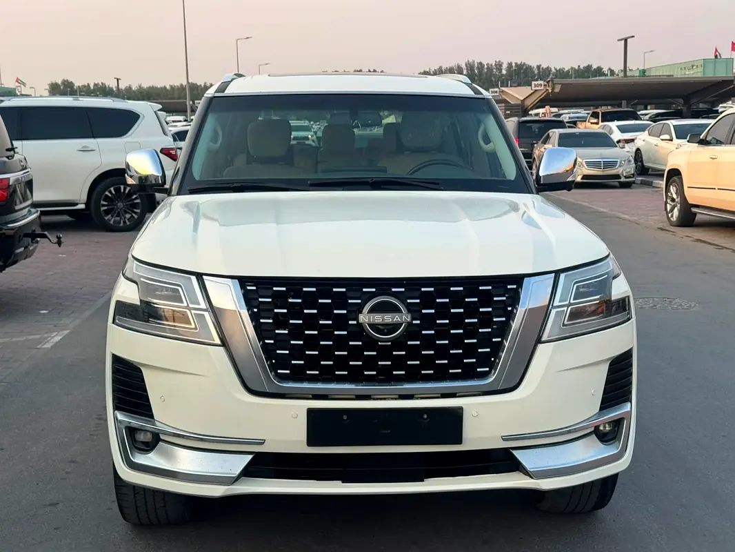 Nissan Patrol 2014 — photo 1 of 12
