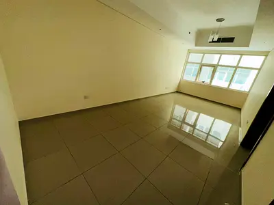 فرصة استئجار شقة مميزة في أحد أفضل المواقع بعجمان، بمساحة جيدة، وحمامين، وخزائن بالحائط، وإطلالة مفتوحة، وسعر منافس.