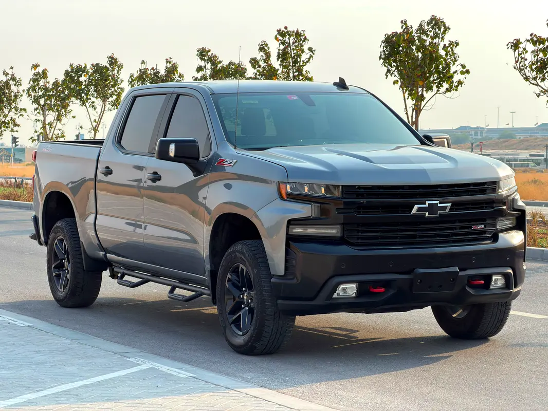 Chevrolet Silverado 1500 2021 — photo 1 of 8