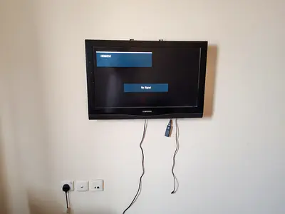 Samsung 32-inch Wall-Mounted LED TV - Good Working Condition