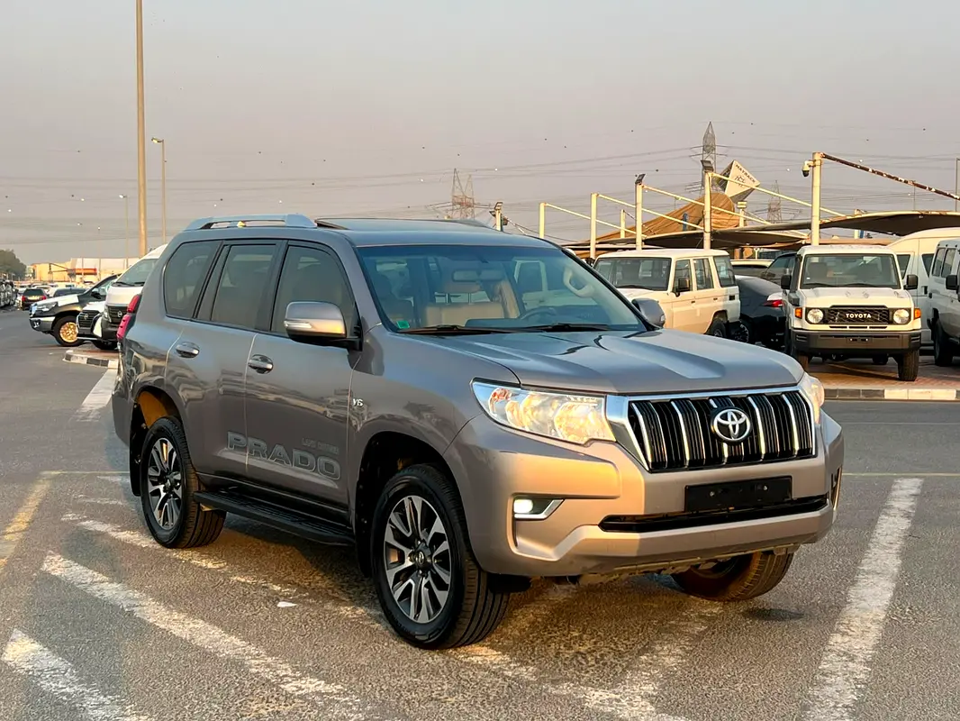 Toyota Prado 2022 — photo 1 of 19