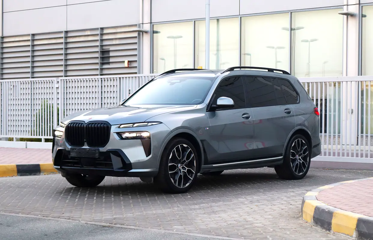 BMW X7 2023 — photo 1 of 17